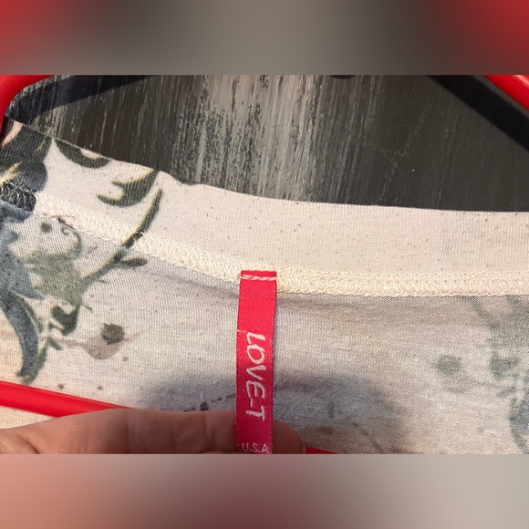 Graphic Heart Wing Design Women's Top - Picture 3 of 5